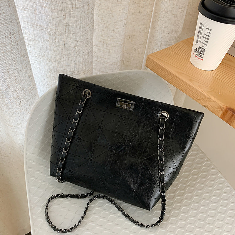 ChainChic Fashion Bucket Bag