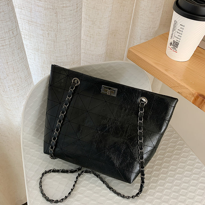 ChainChic Fashion Bucket Bag